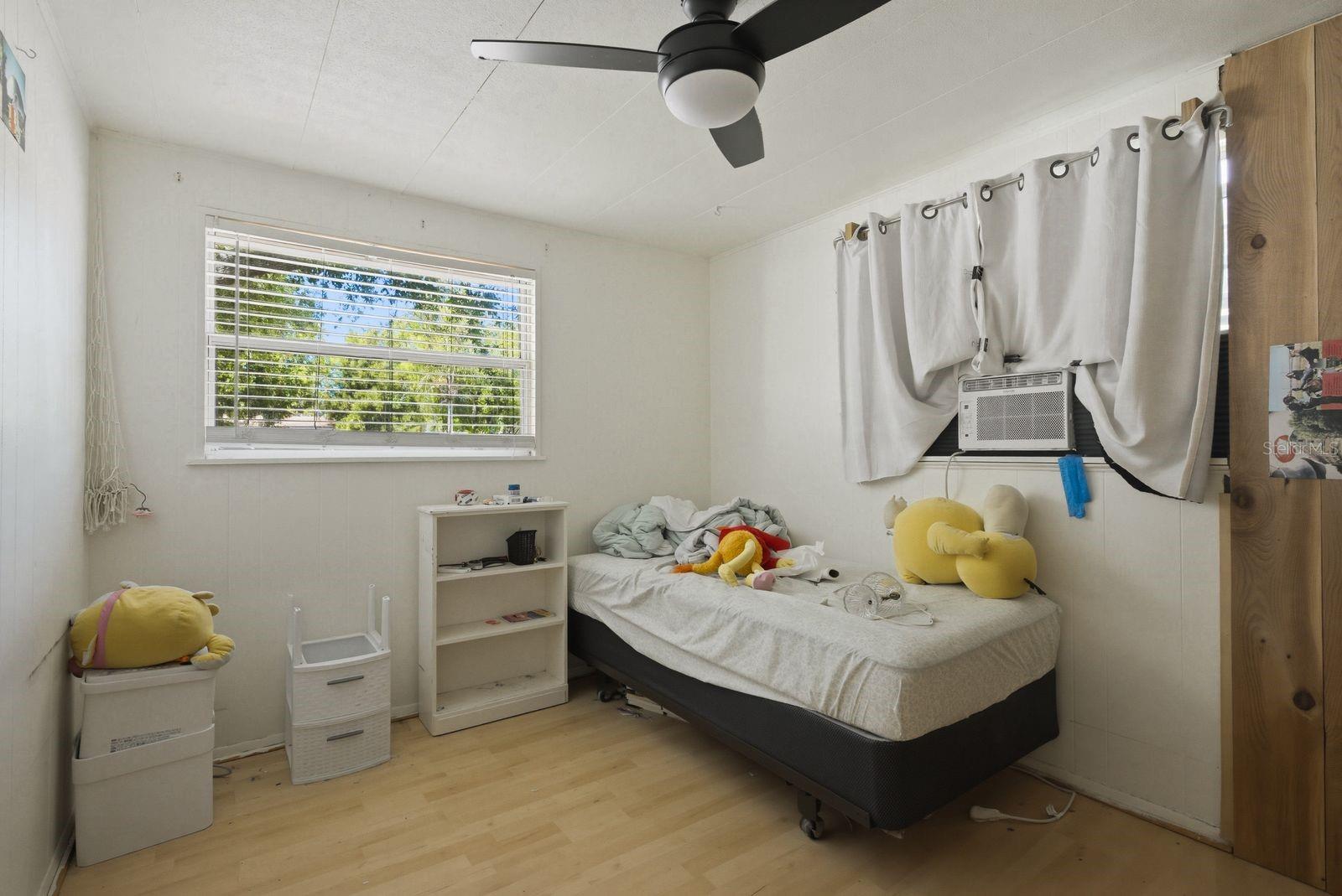 Image 15 of 23 For 985 Cedarwood Avenue