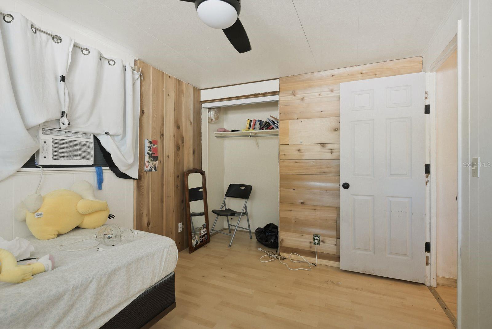 Image 16 of 23 For 985 Cedarwood Avenue