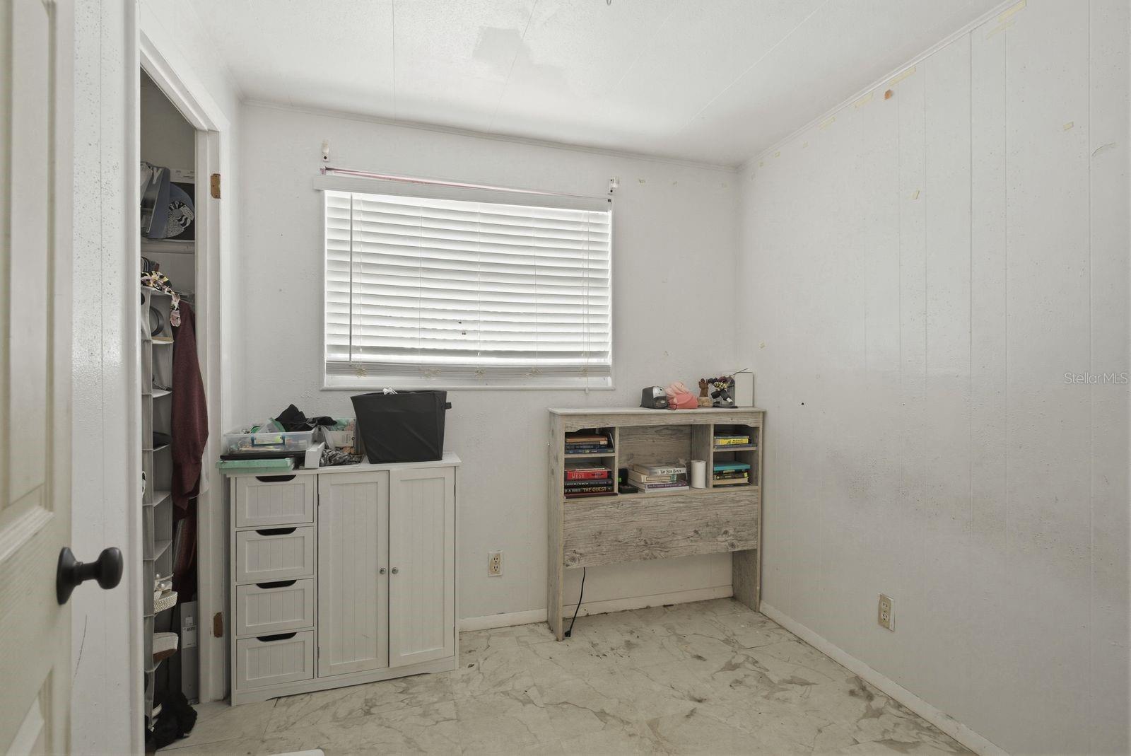 Image 17 of 23 For 985 Cedarwood Avenue