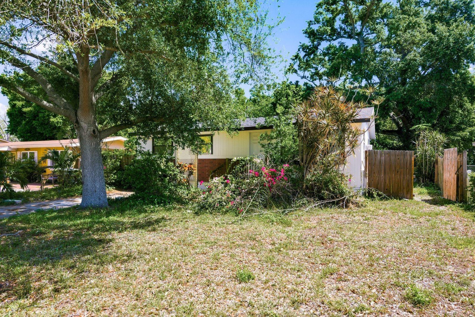 Image 2 of 23 For 985 Cedarwood Avenue