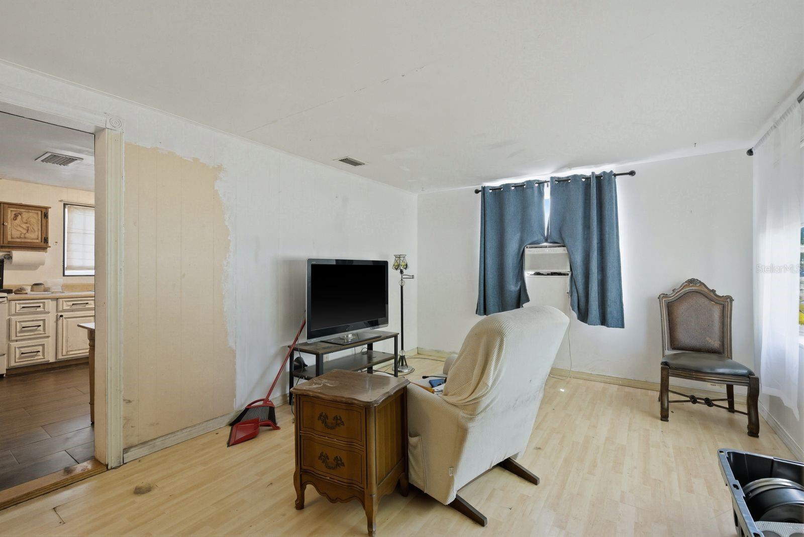 Image 5 of 23 For 985 Cedarwood Avenue