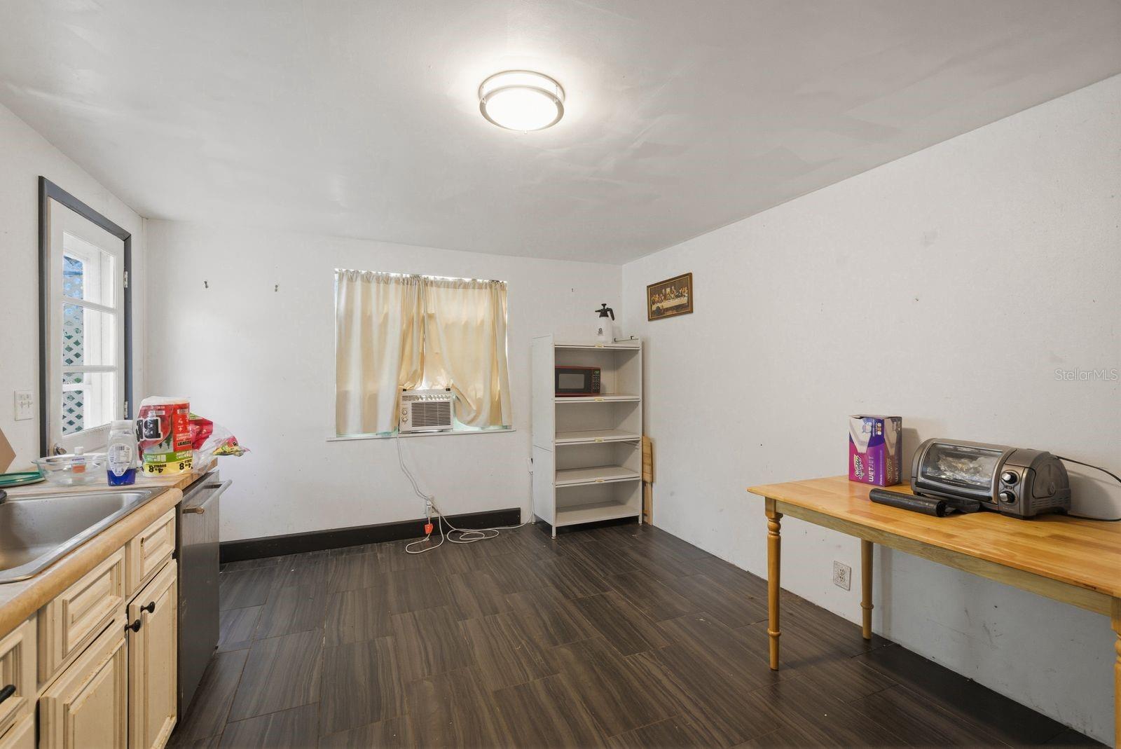 Image 9 of 23 For 985 Cedarwood Avenue