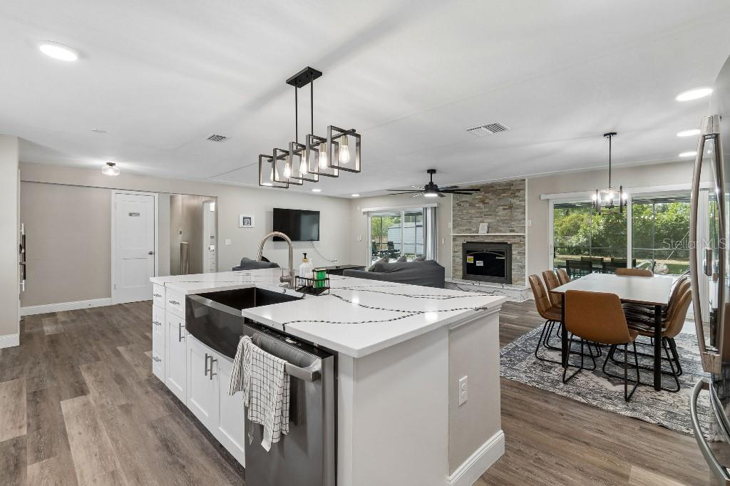 Image 11 of 70 For 615 Royal Crest Drive