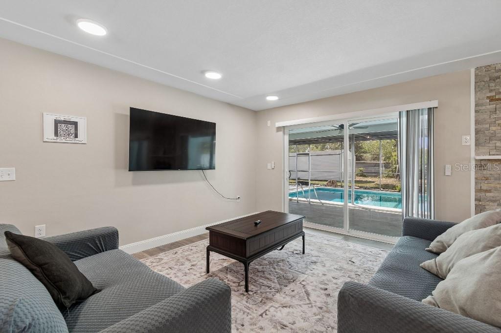 Image 14 of 70 For 615 Royal Crest Drive