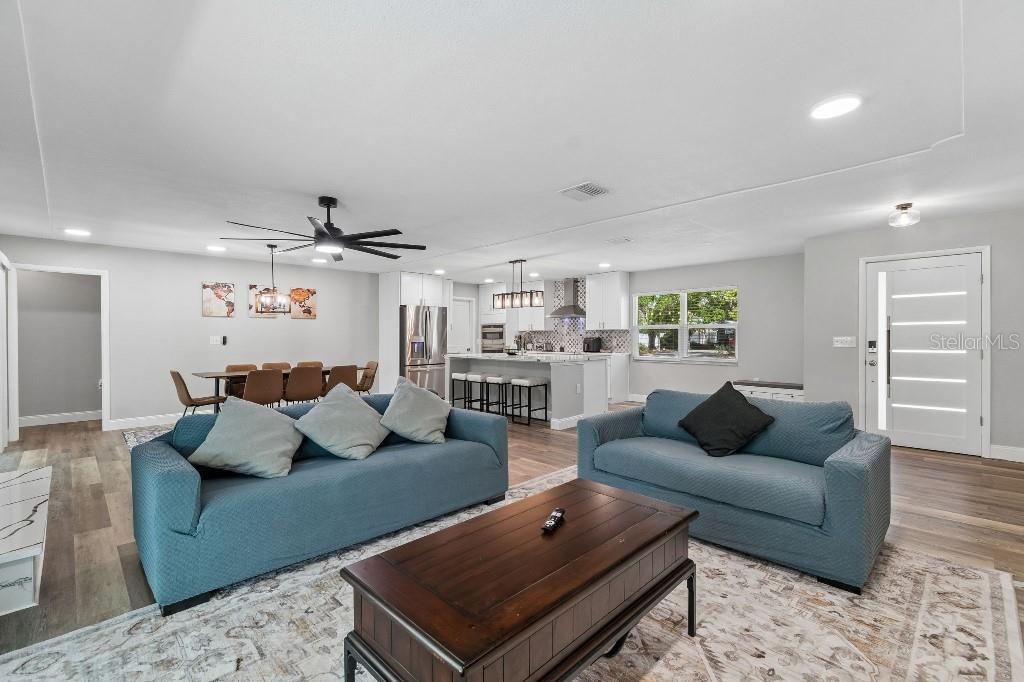 Image 15 of 70 For 615 Royal Crest Drive