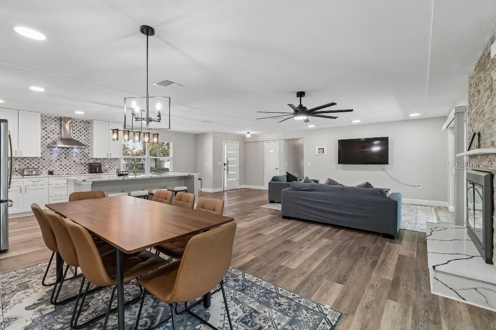 Image 18 of 70 For 615 Royal Crest Drive