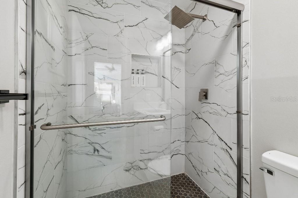 Image 21 of 70 For 615 Royal Crest Drive