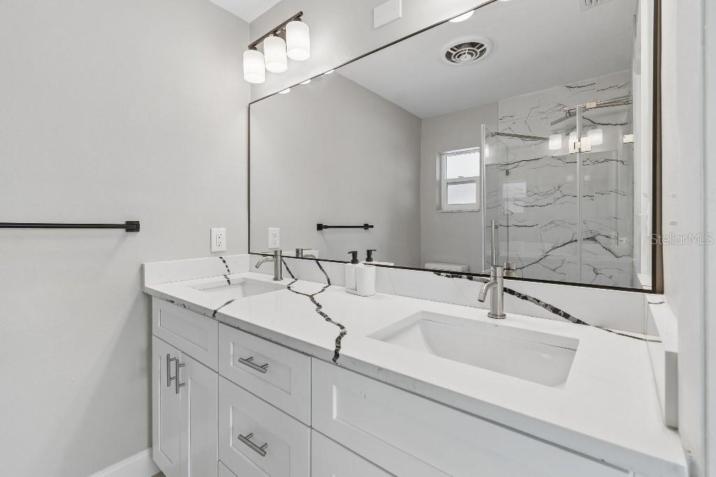 Image 33 of 70 For 615 Royal Crest Drive