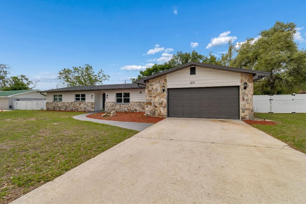 Image 4 of 70 For 615 Royal Crest Drive