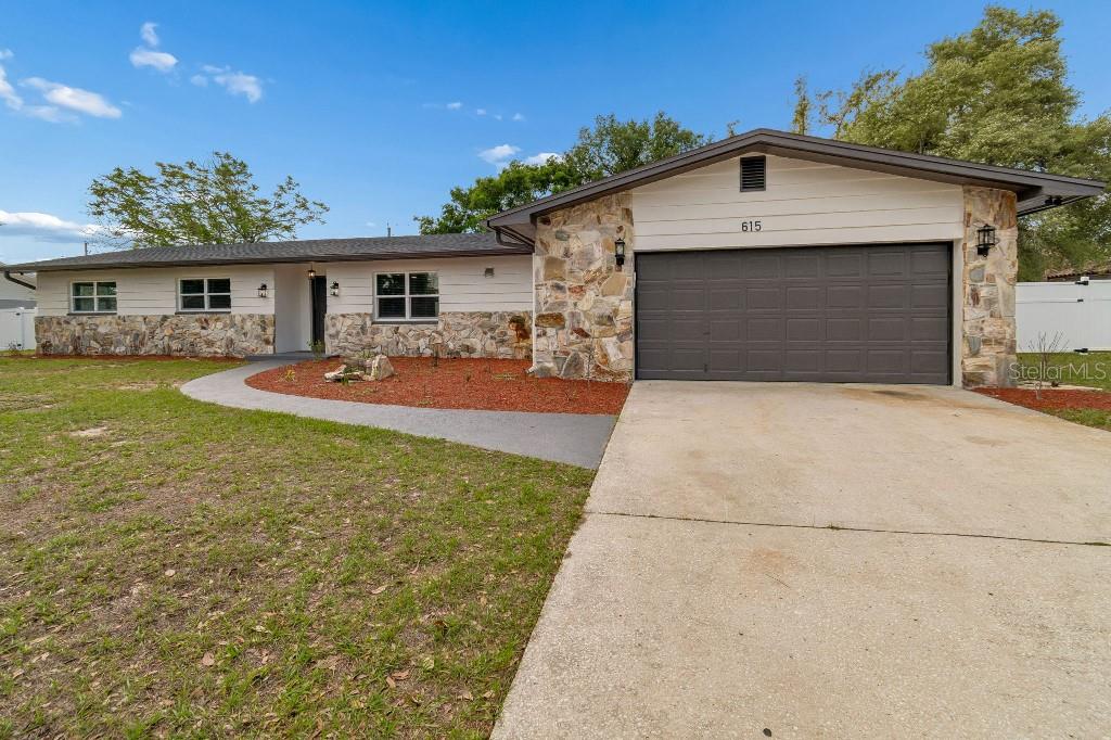 Image 5 of 70 For 615 Royal Crest Drive