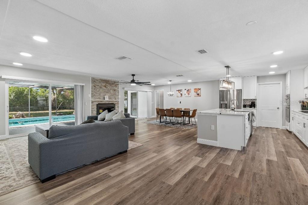 Image 6 of 70 For 615 Royal Crest Drive