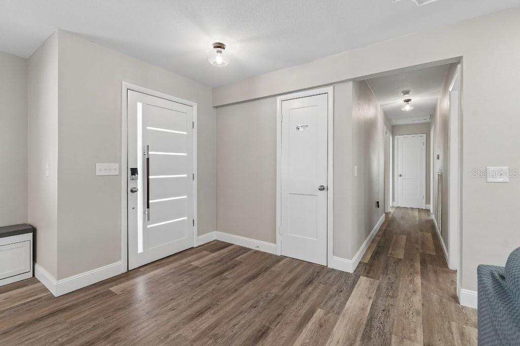 Image 7 of 70 For 615 Royal Crest Drive