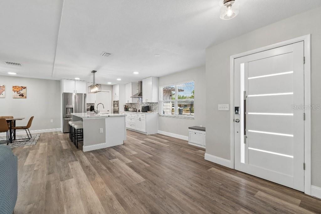 Image 8 of 70 For 615 Royal Crest Drive