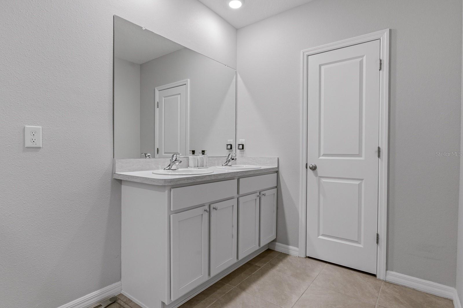 Image 20 of 48 For 16129 Soft Fern Trace