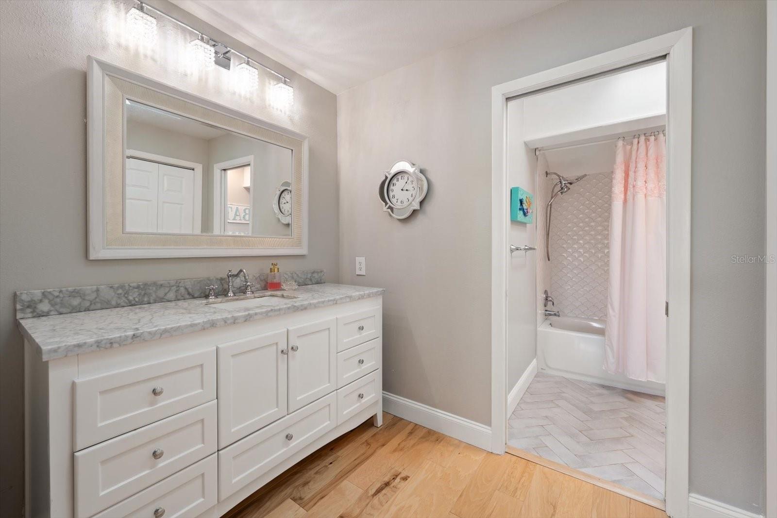 Image 35 of 66 For 2515 Bay Boulevard B