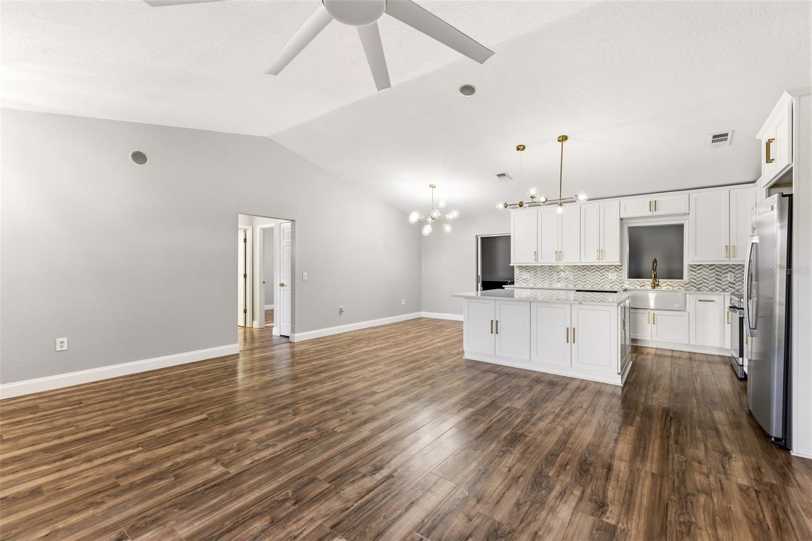 Image 11 of 43 For 703 Scott Lake Village S