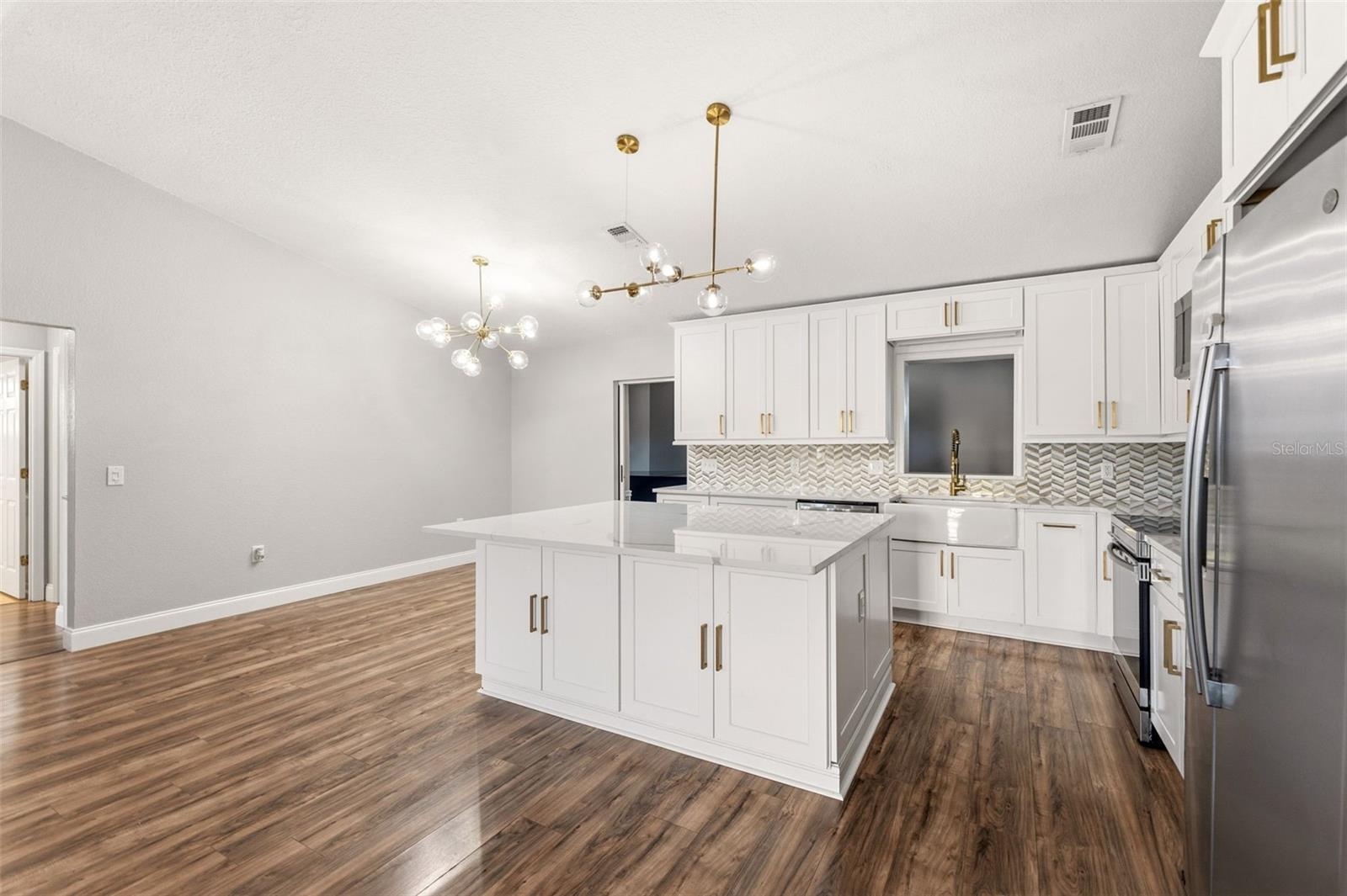 Image 12 of 43 For 703 Scott Lake Village S