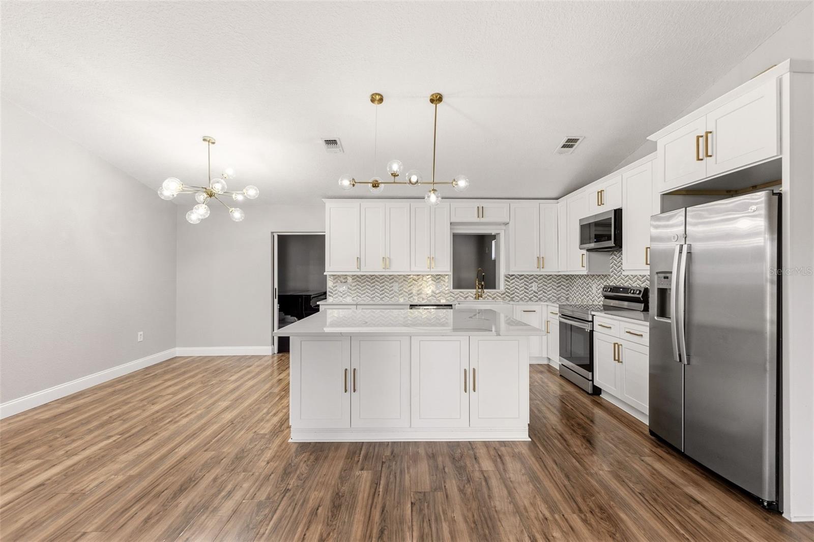 Image 13 of 43 For 703 Scott Lake Village S