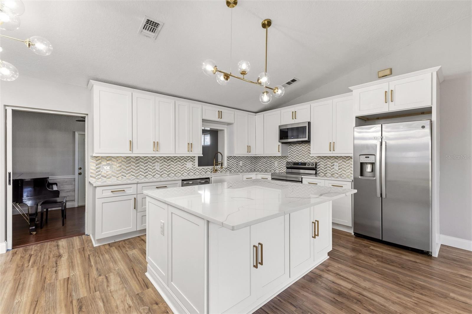 Image 14 of 43 For 703 Scott Lake Village S