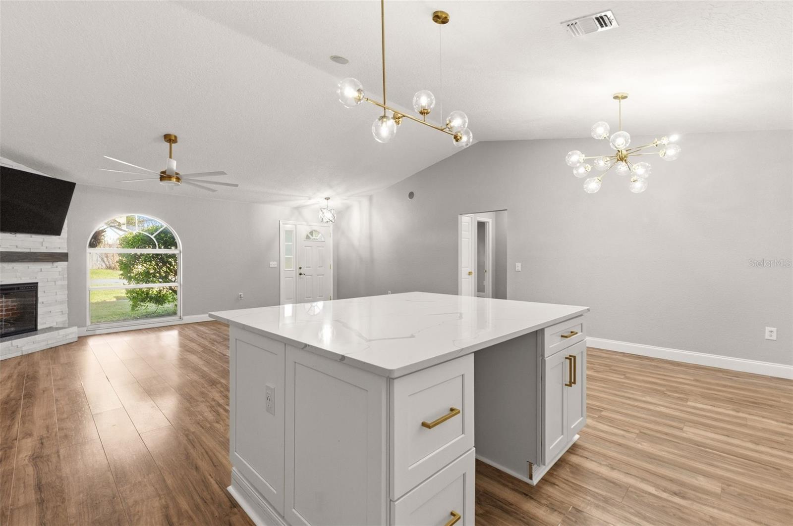 Image 16 of 43 For 703 Scott Lake Village S