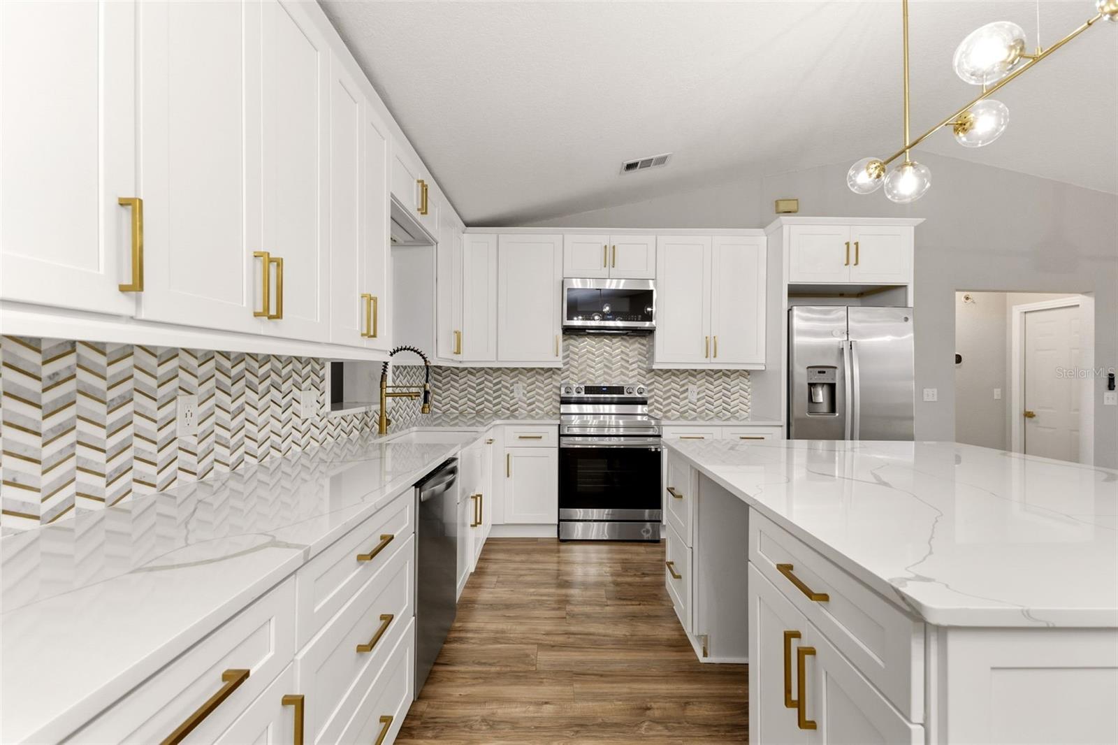 Image 17 of 43 For 703 Scott Lake Village S