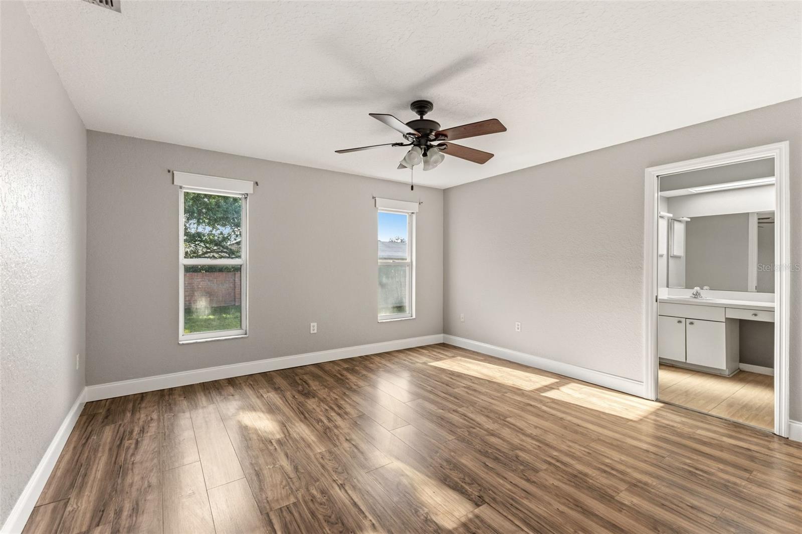 Image 22 of 43 For 703 Scott Lake Village S