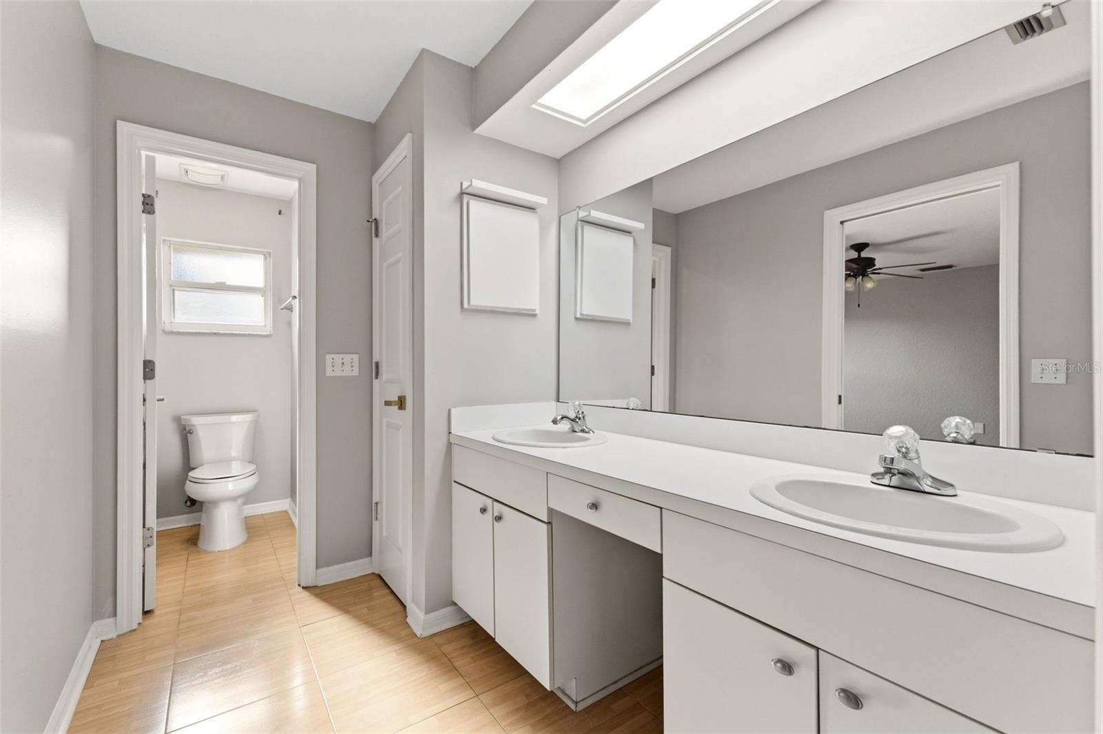 Image 23 of 43 For 703 Scott Lake Village S