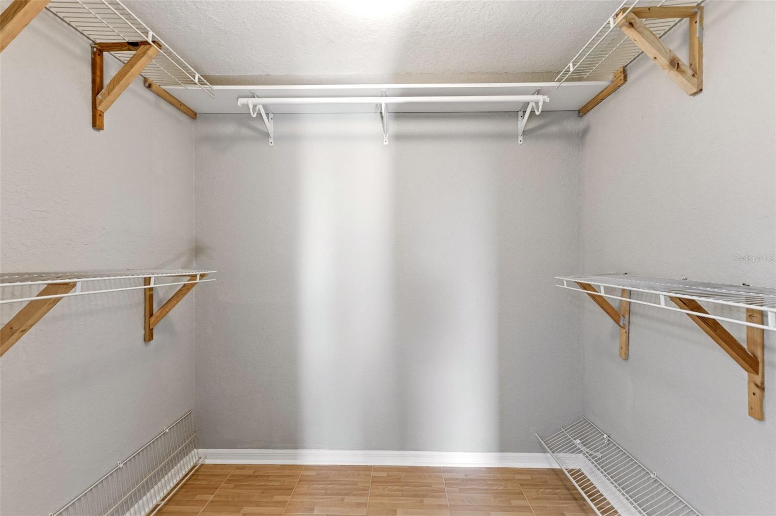 Image 26 of 43 For 703 Scott Lake Village S