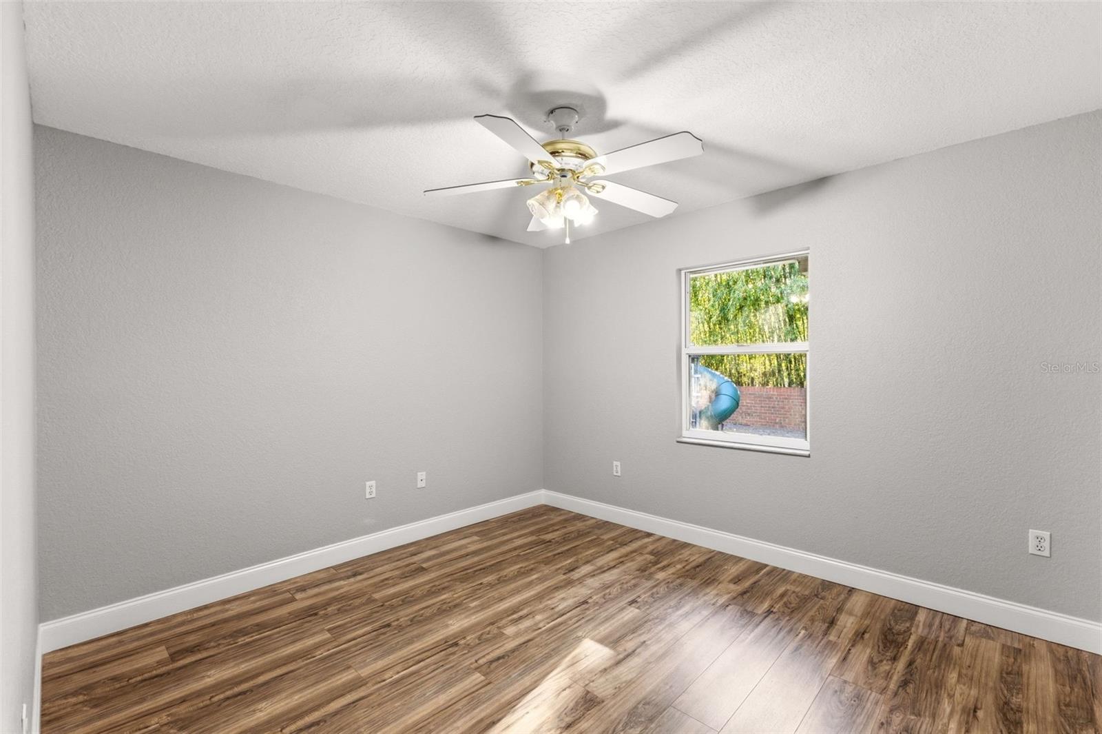 Image 27 of 43 For 703 Scott Lake Village S