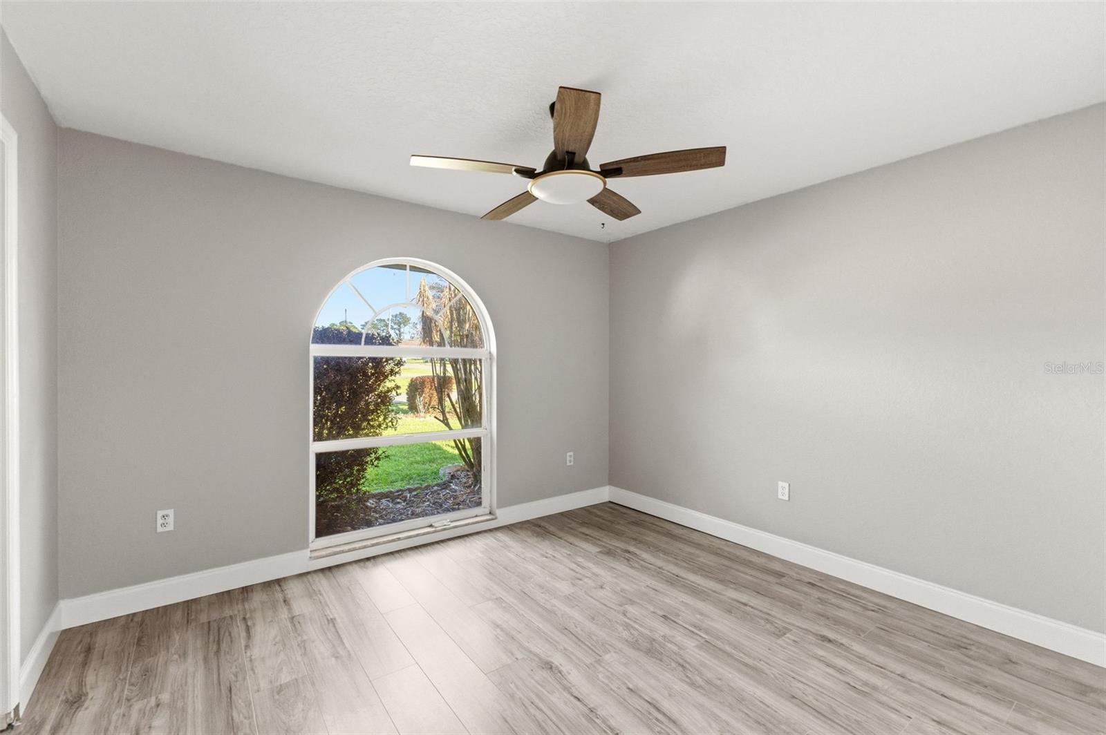 Image 30 of 43 For 703 Scott Lake Village S