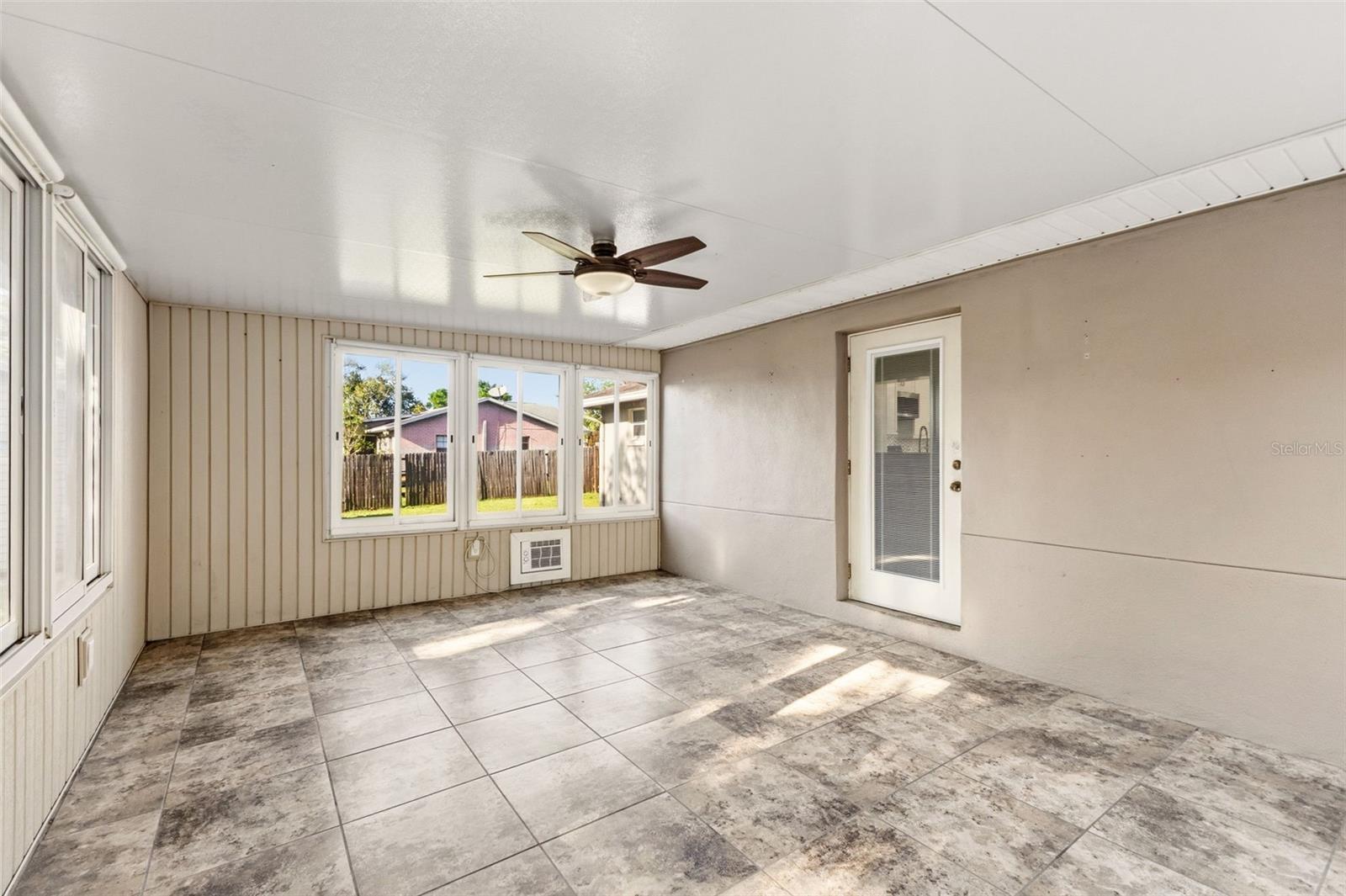 Image 32 of 43 For 703 Scott Lake Village S