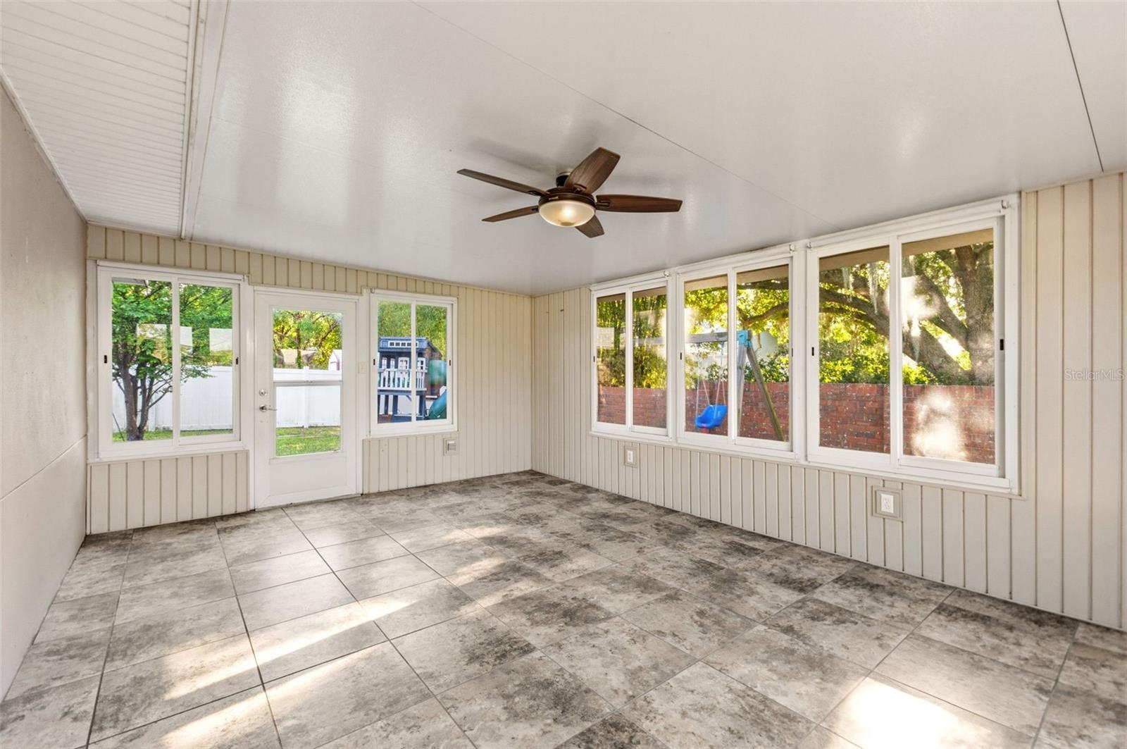 Image 33 of 43 For 703 Scott Lake Village S