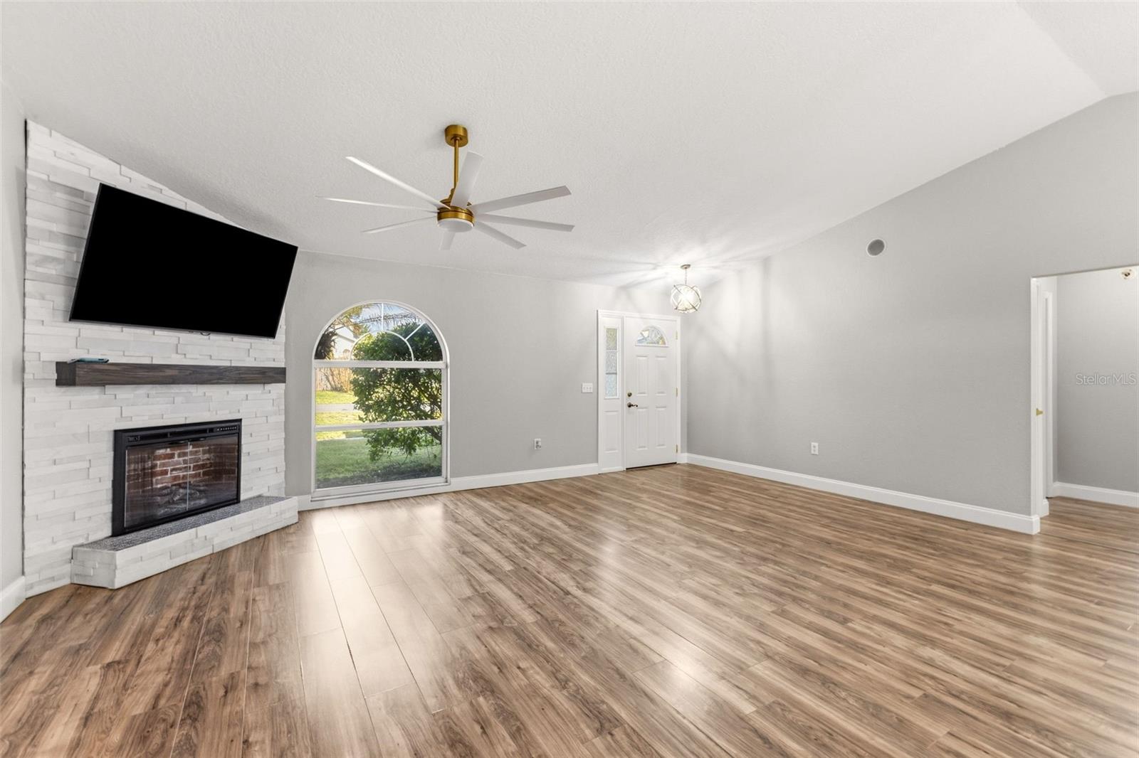 Image 9 of 43 For 703 Scott Lake Village S