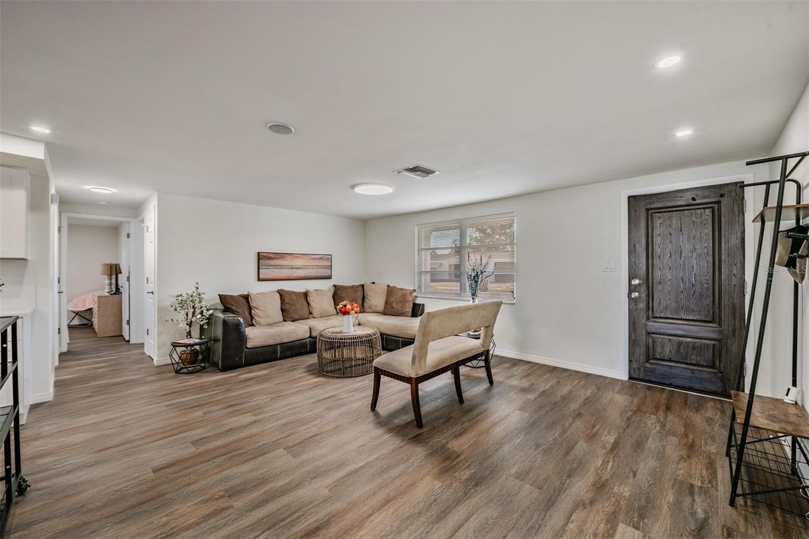 Listing photo id 8 for 3643 Bedford Street