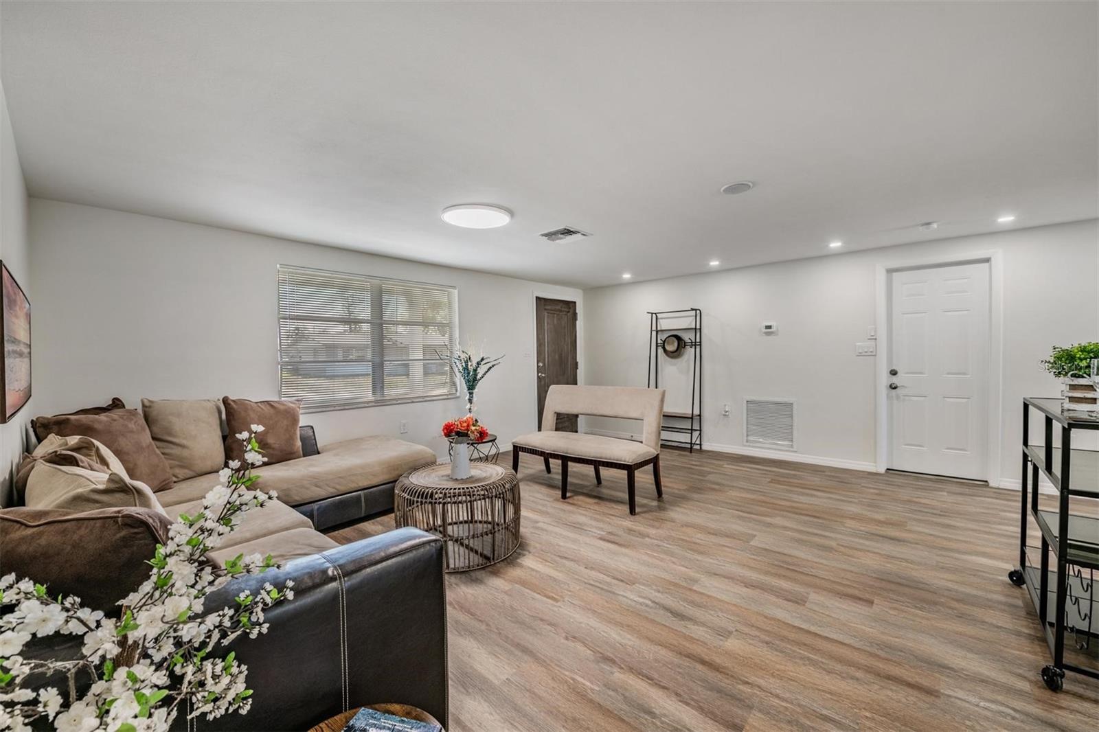 Listing photo id 9 for 3643 Bedford Street