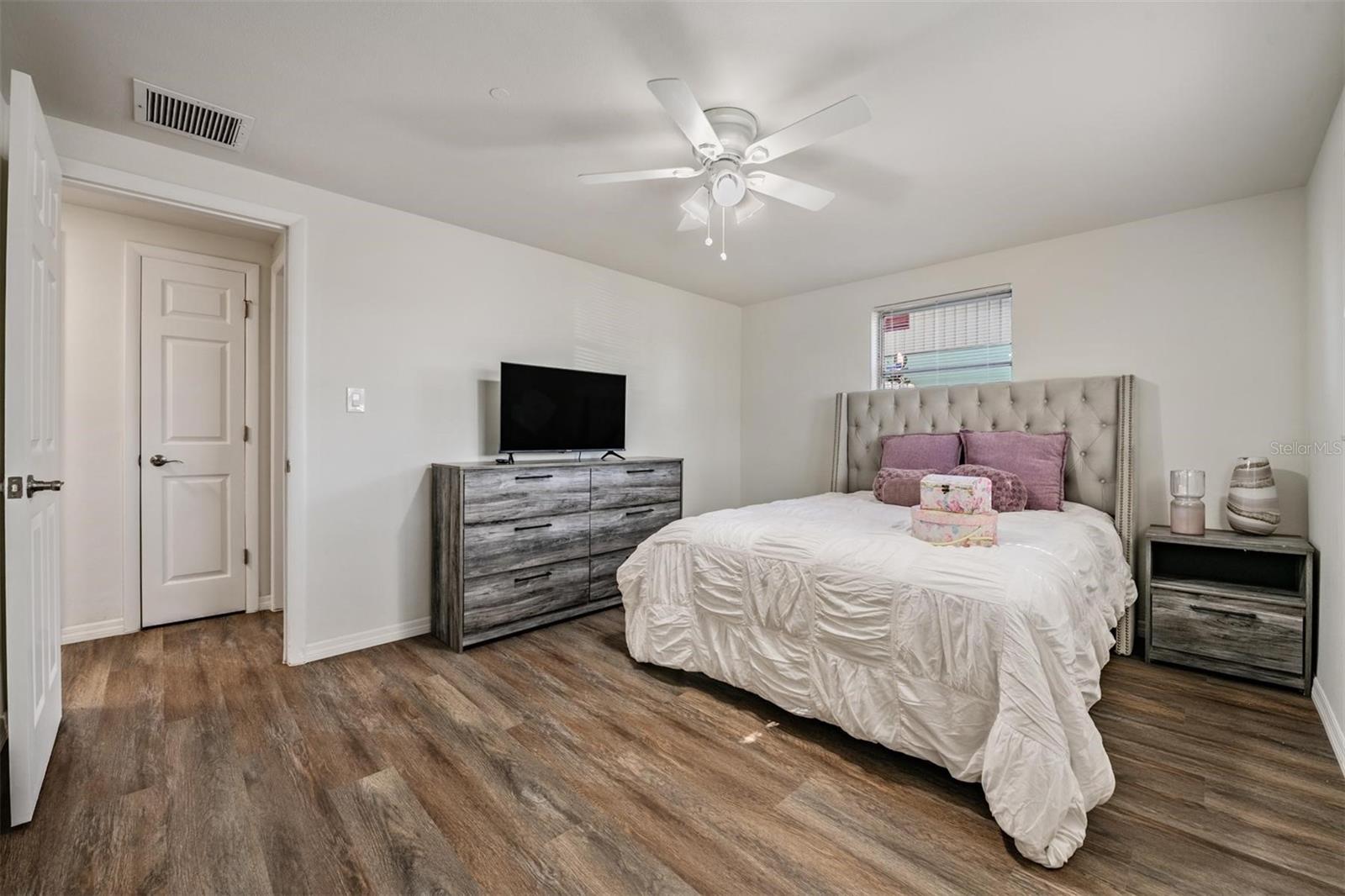 Listing photo id 10 for 3643 Bedford Street