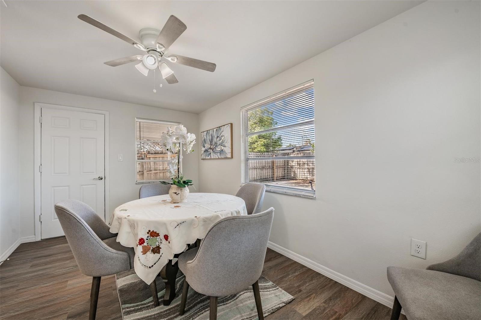 Listing photo id 14 for 3643 Bedford Street