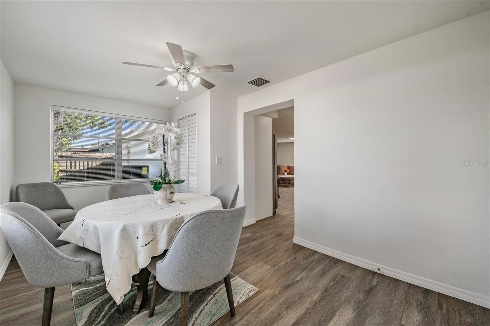 Listing photo id 15 for 3643 Bedford Street