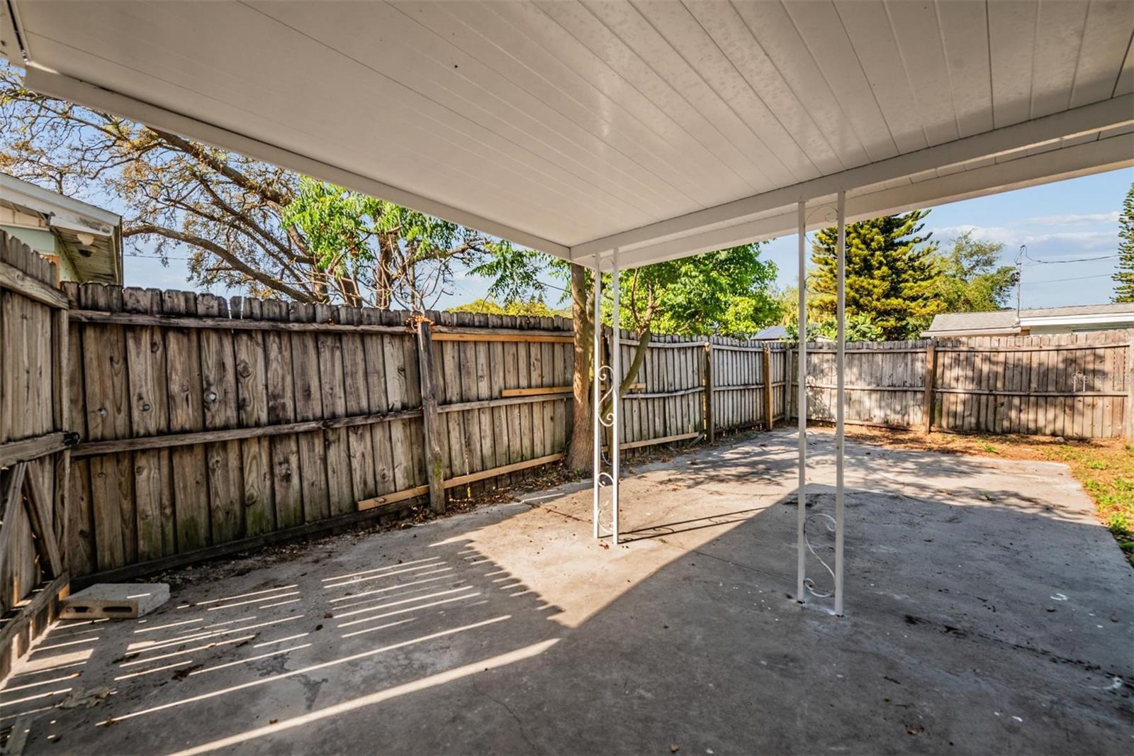 Listing photo id 17 for 3643 Bedford Street