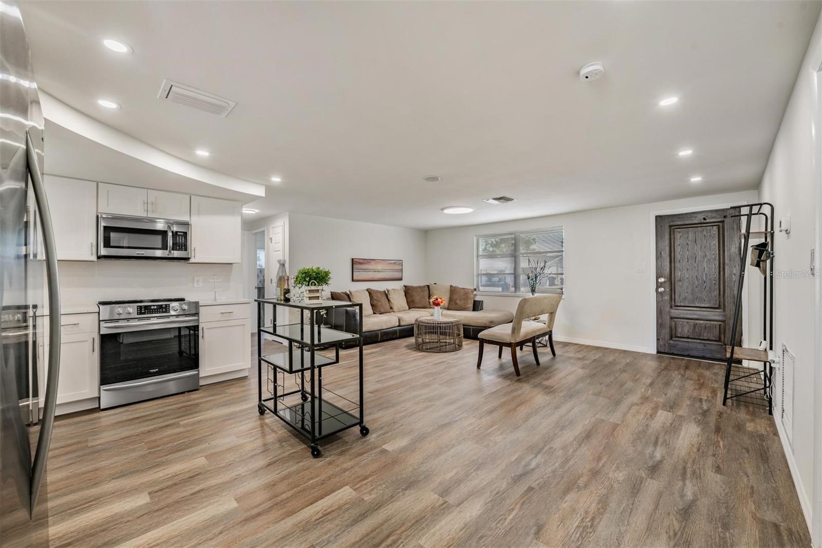 Listing photo id 0 for 3643 Bedford Street