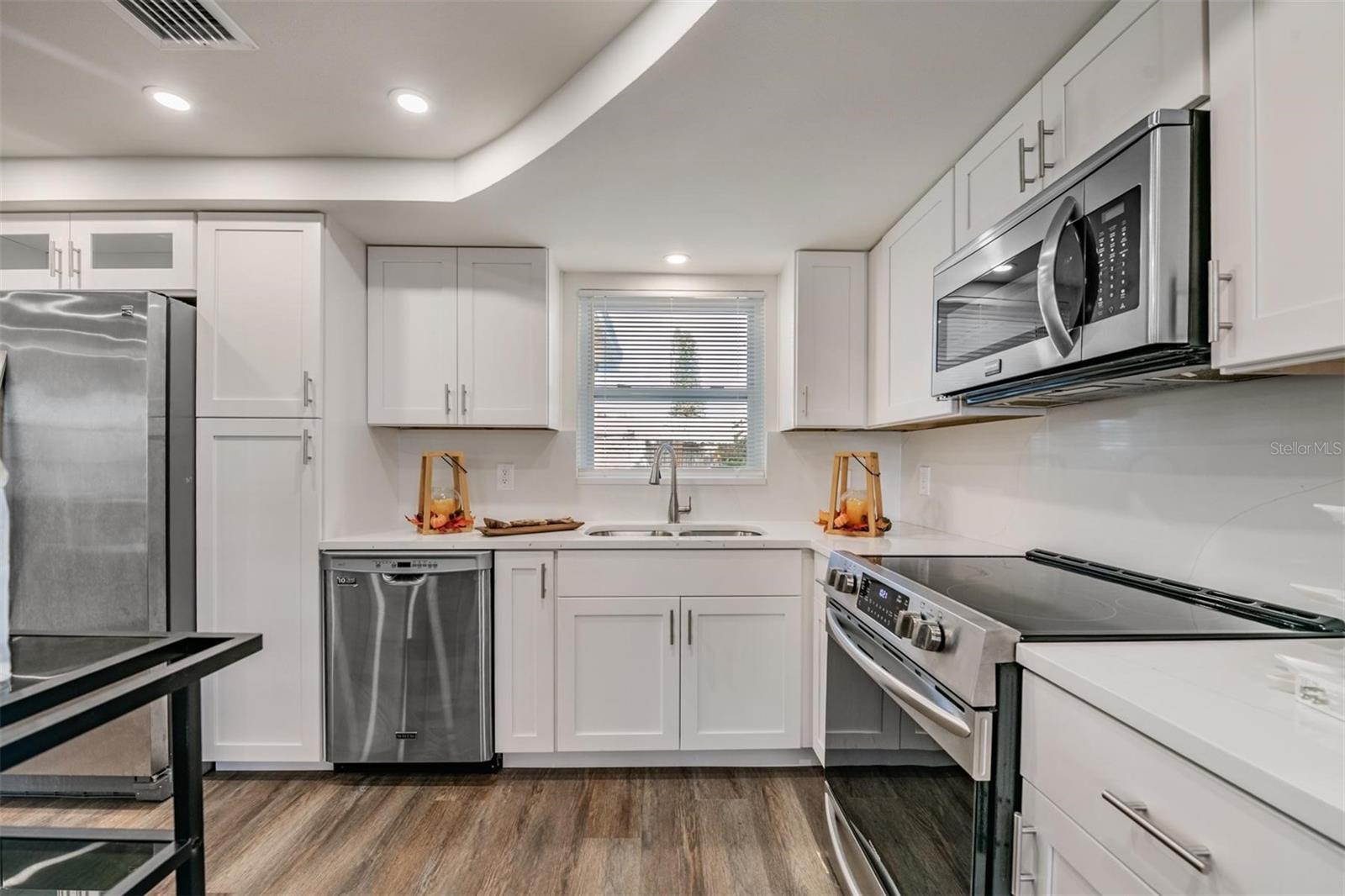 Listing photo id 2 for 3643 Bedford Street