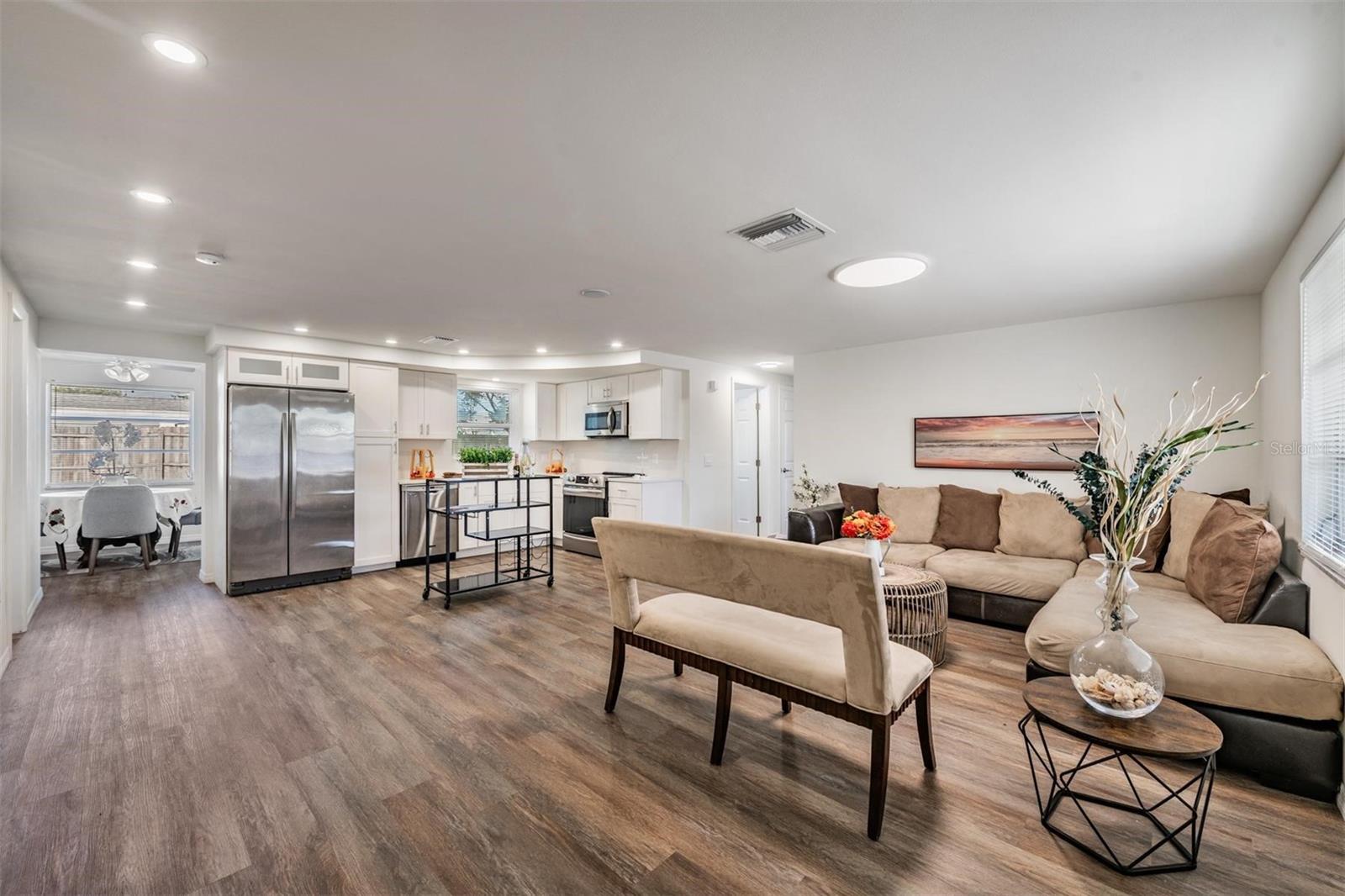 Listing photo id 7 for 3643 Bedford Street