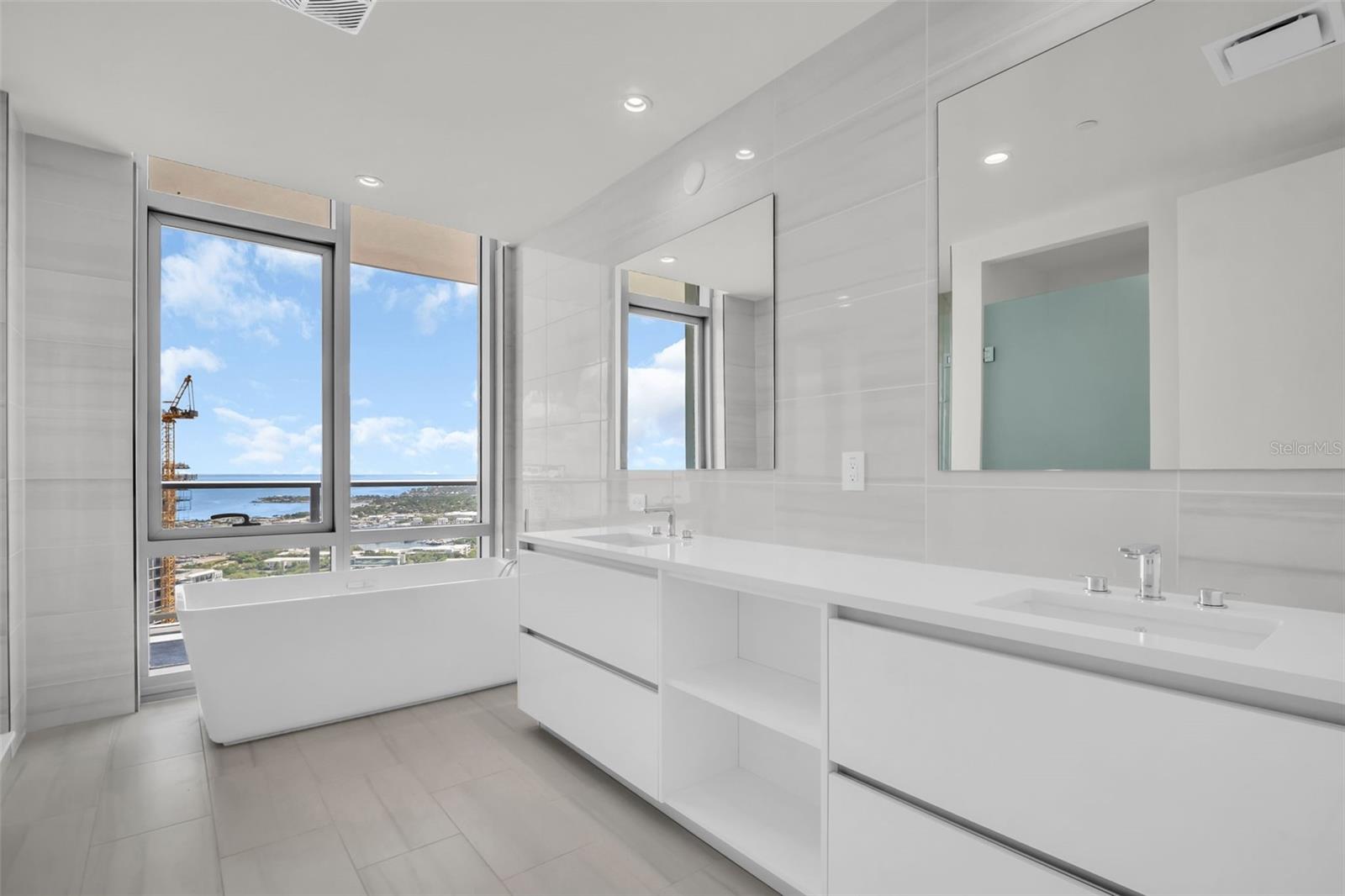 Image 39 of 87 For 400 Central Avenue 3401