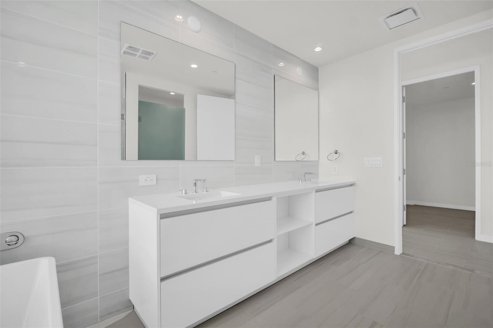 Image 43 of 87 For 400 Central Avenue 3401