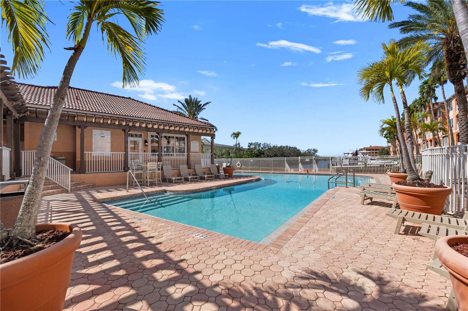 Image 20 of 22 For 5000 Culbreath Key Way 4-204