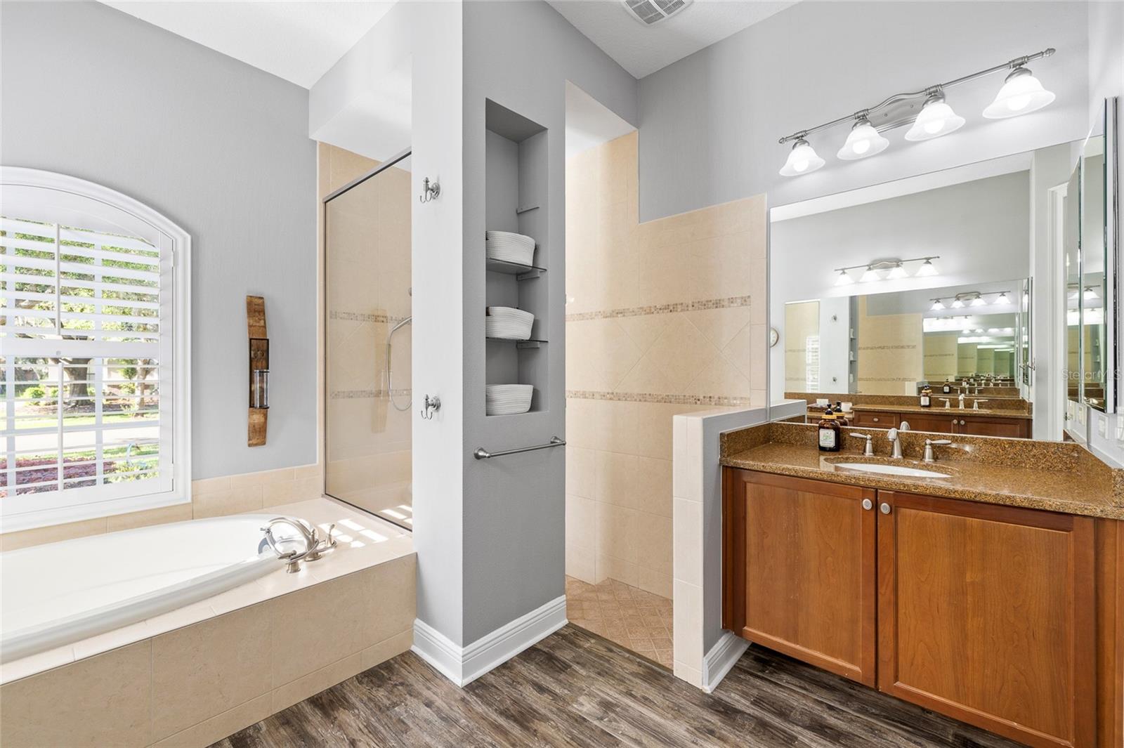 Listing photo id 26 for 16109 Ternglade Drive