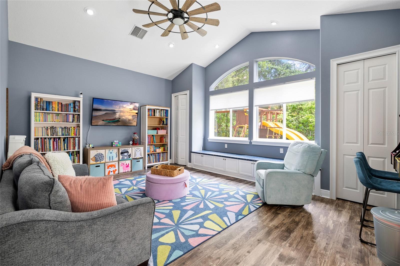 Listing photo id 37 for 16109 Ternglade Drive