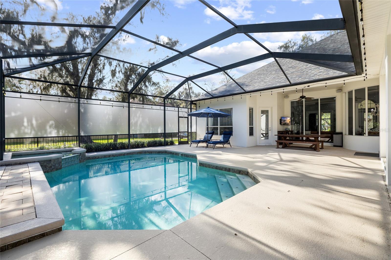 Listing photo id 47 for 16109 Ternglade Drive