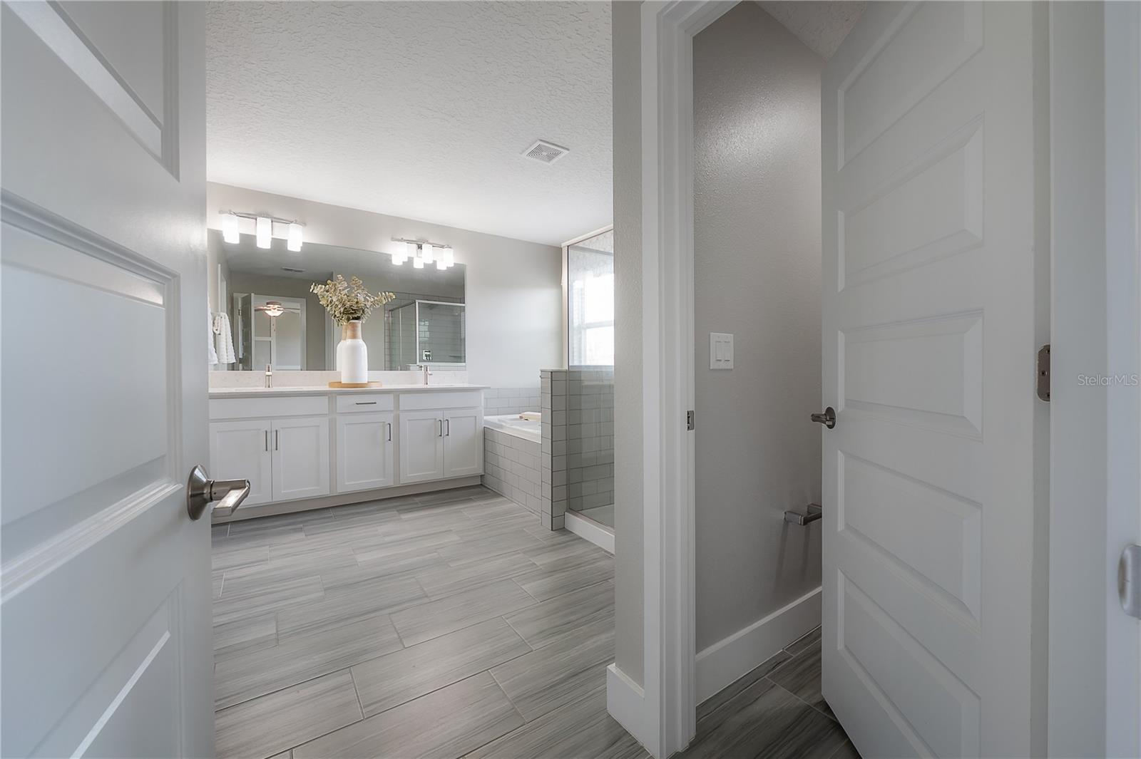 Listing photo id 13 for 4652 Ballantrae Boulevard