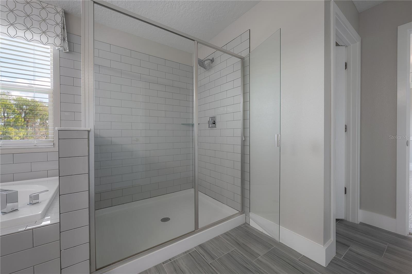 Listing photo id 14 for 4652 Ballantrae Boulevard